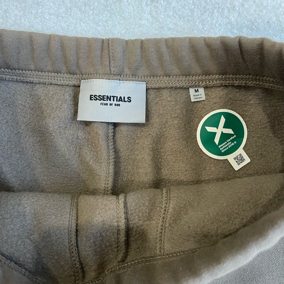 Fear of god essentials sweatpants size medium - Picture 2 of 4